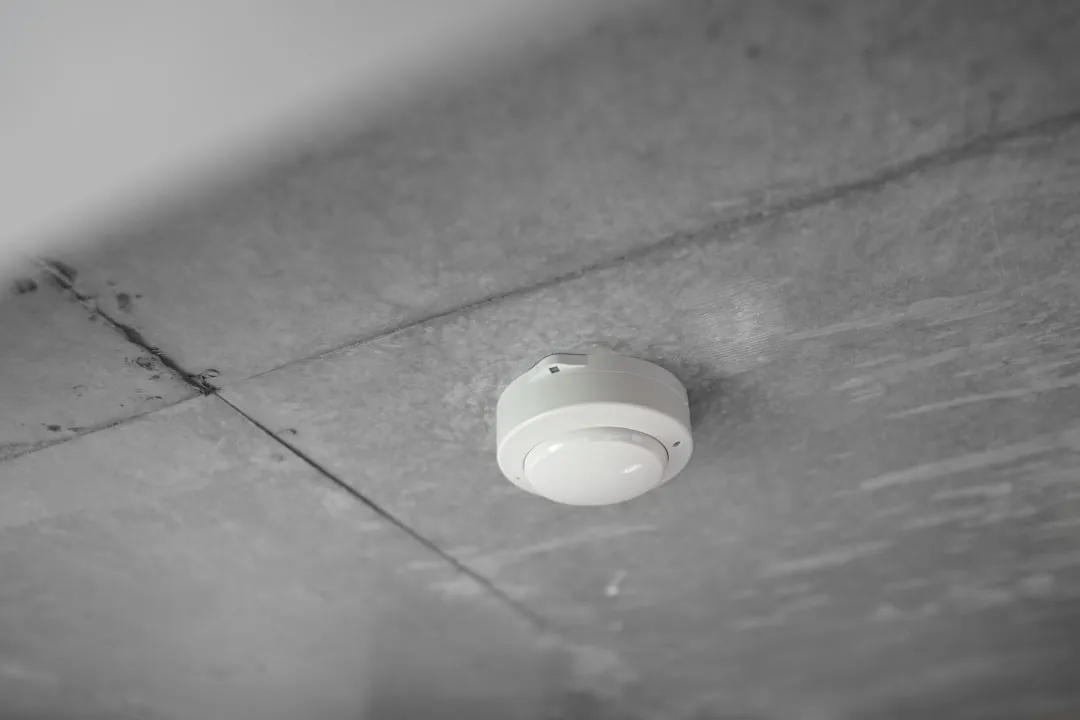 家庭与办公锁具安装方案对比：机械锁与智能锁的适用场景分析