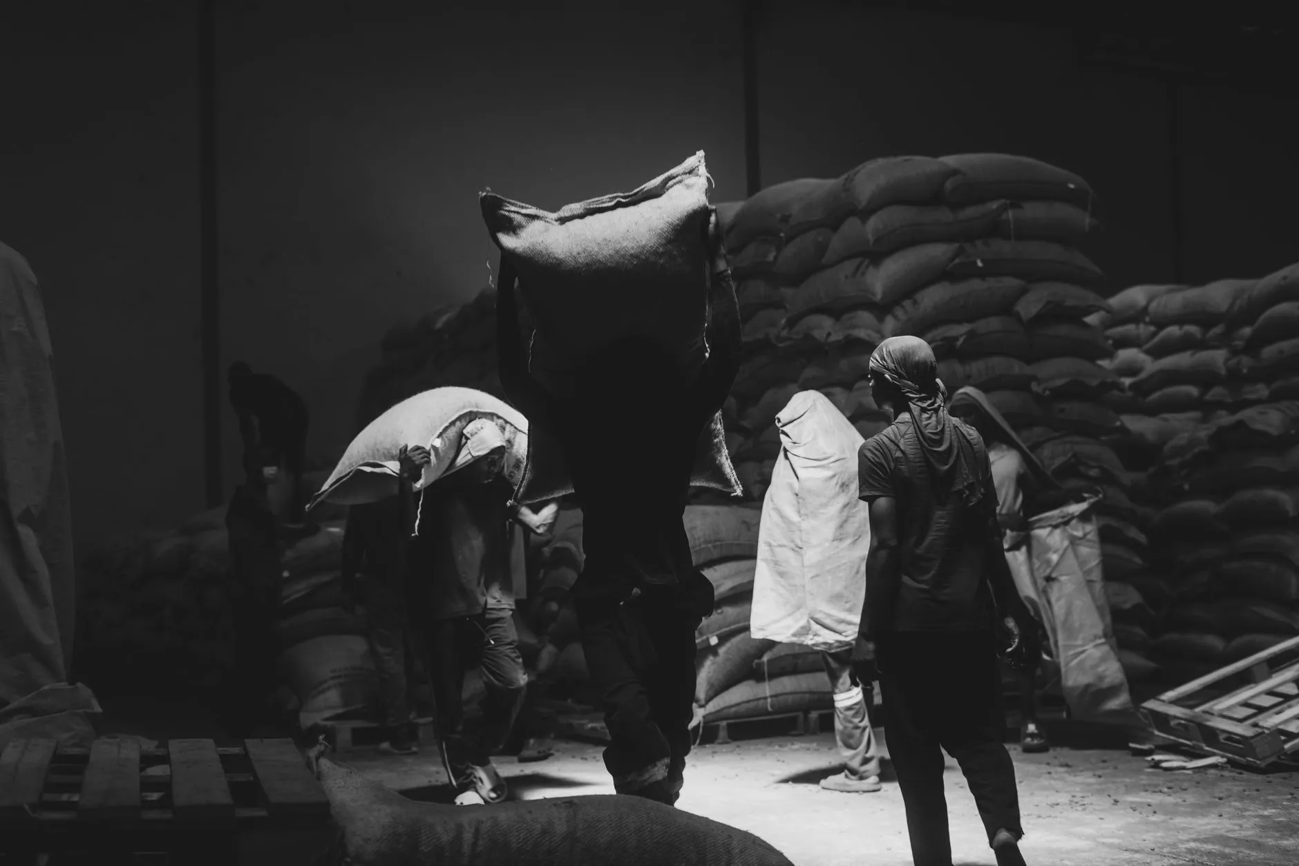 西咸新区家庭防盗锁具升级方案：指纹锁与机械锁性能对比分析